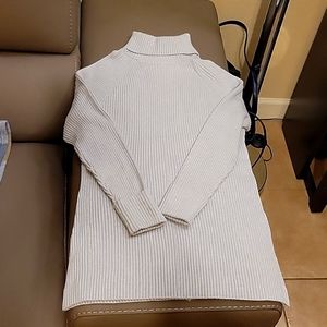 New WHBM ribbed cashmere turtleneck